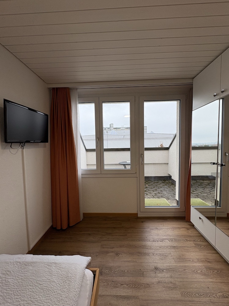 Basic Single Room, Balcony, City View