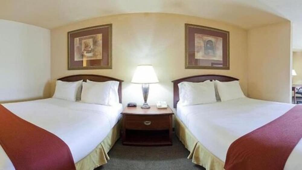 Suite, 2 Queen Beds - Photo 4