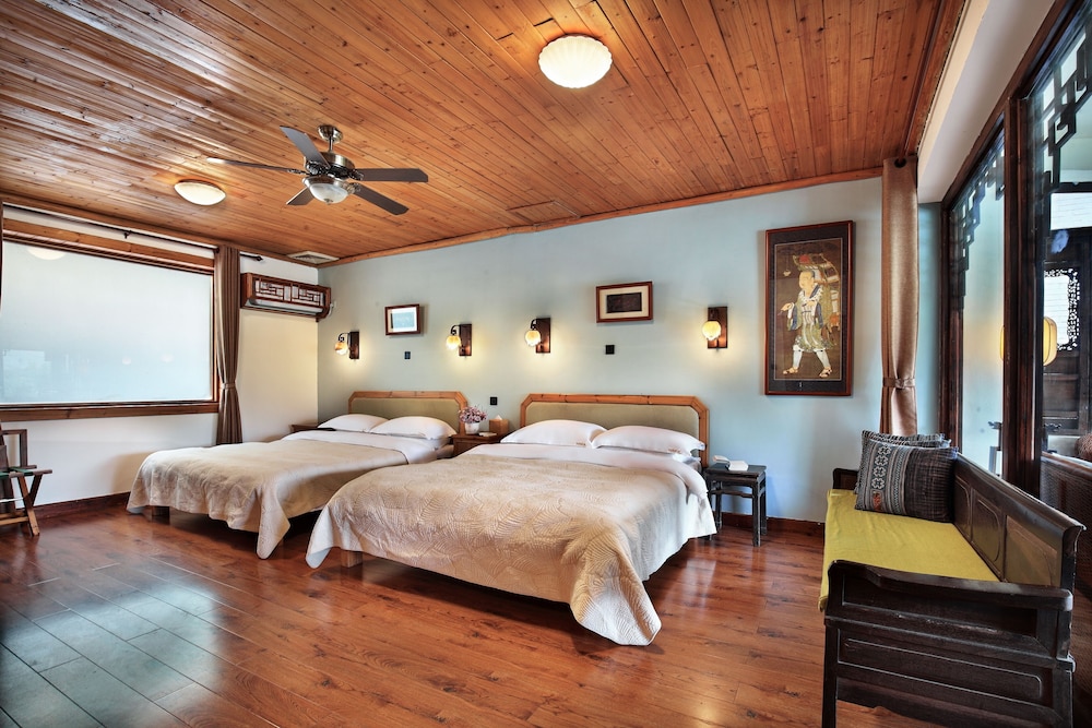 Superior Double Room, 2 Queen Beds, Balcony, River View photo 3