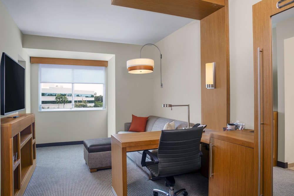 Suite, 1 King Bed with Sofa bed - Photo 1
