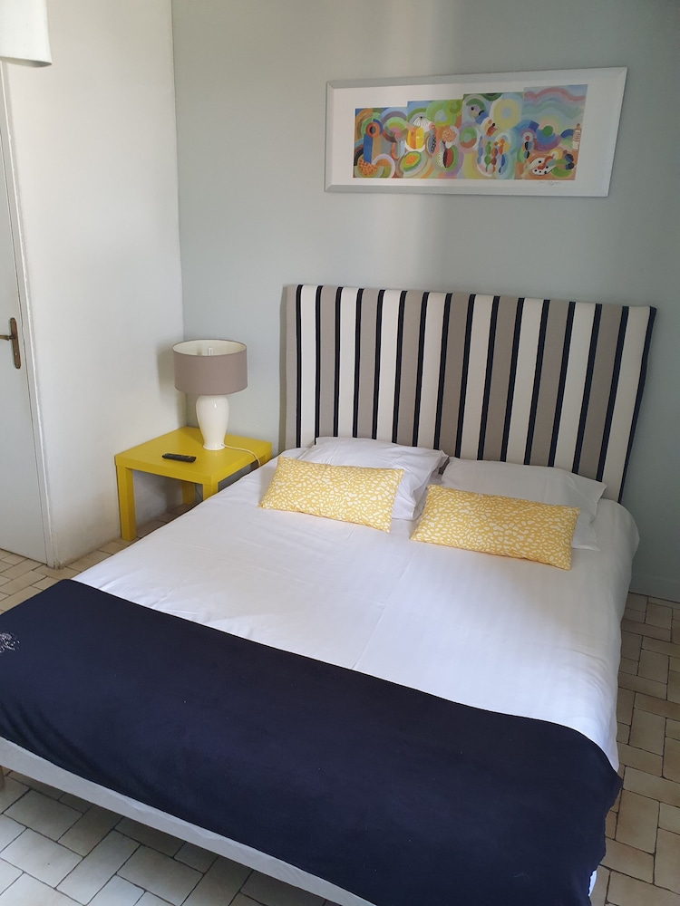 Double Room, Non Smoking - Photo 2