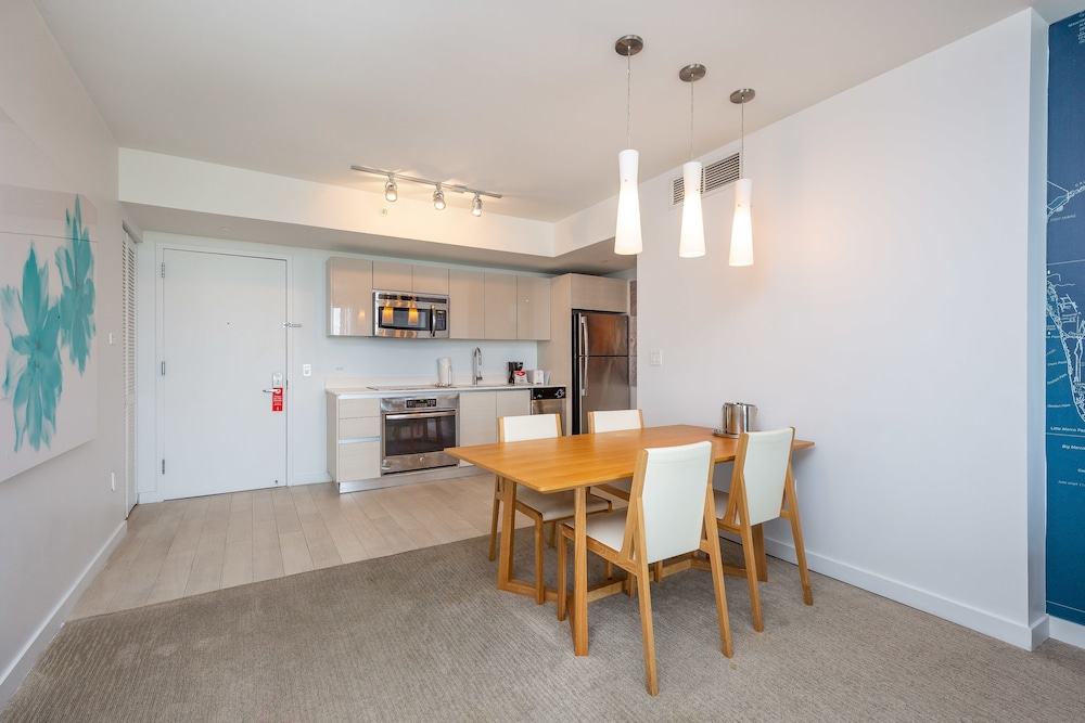 Luxury Condo, 1 Bedroom, Kitchen, Bay View photo 3