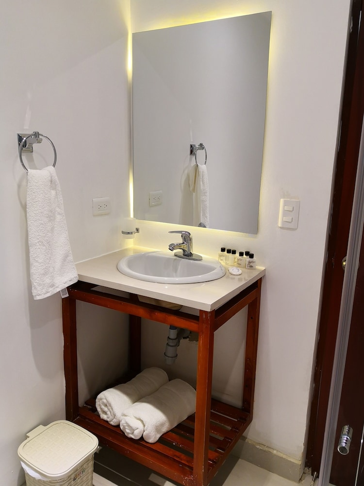 Comfort Room, 1 Double Bed, Non Smoking, Private Bathroom photo 2