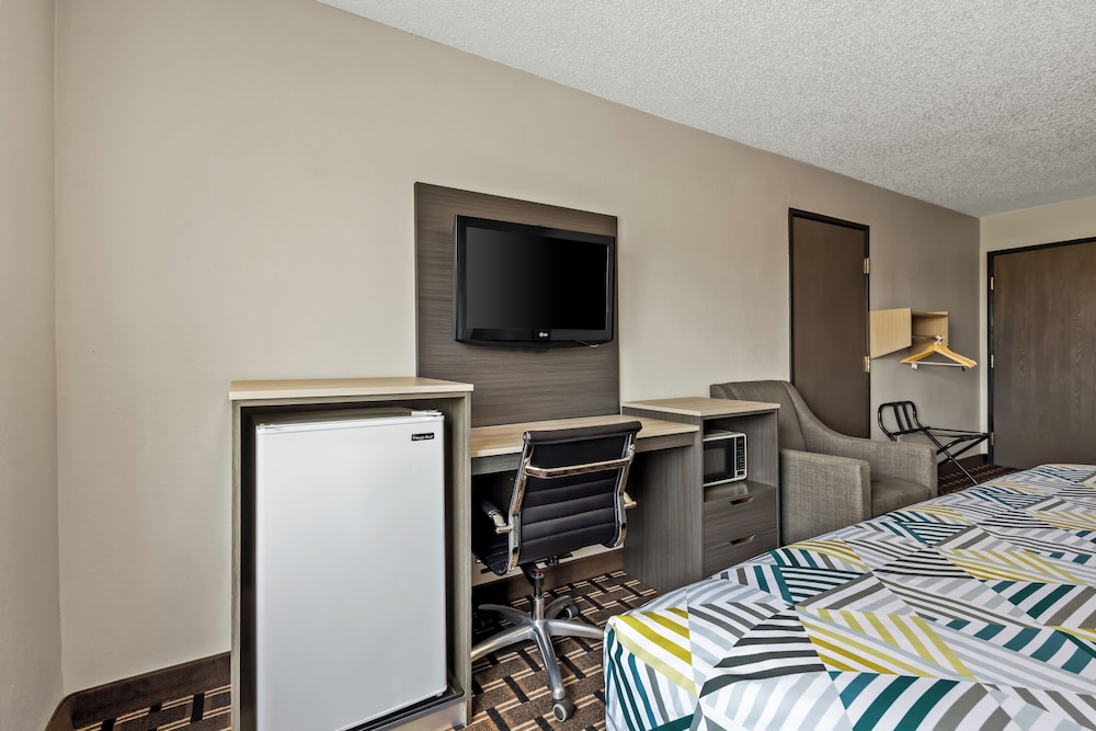 Deluxe Room, 1 King Bed, Non Smoking photo 2