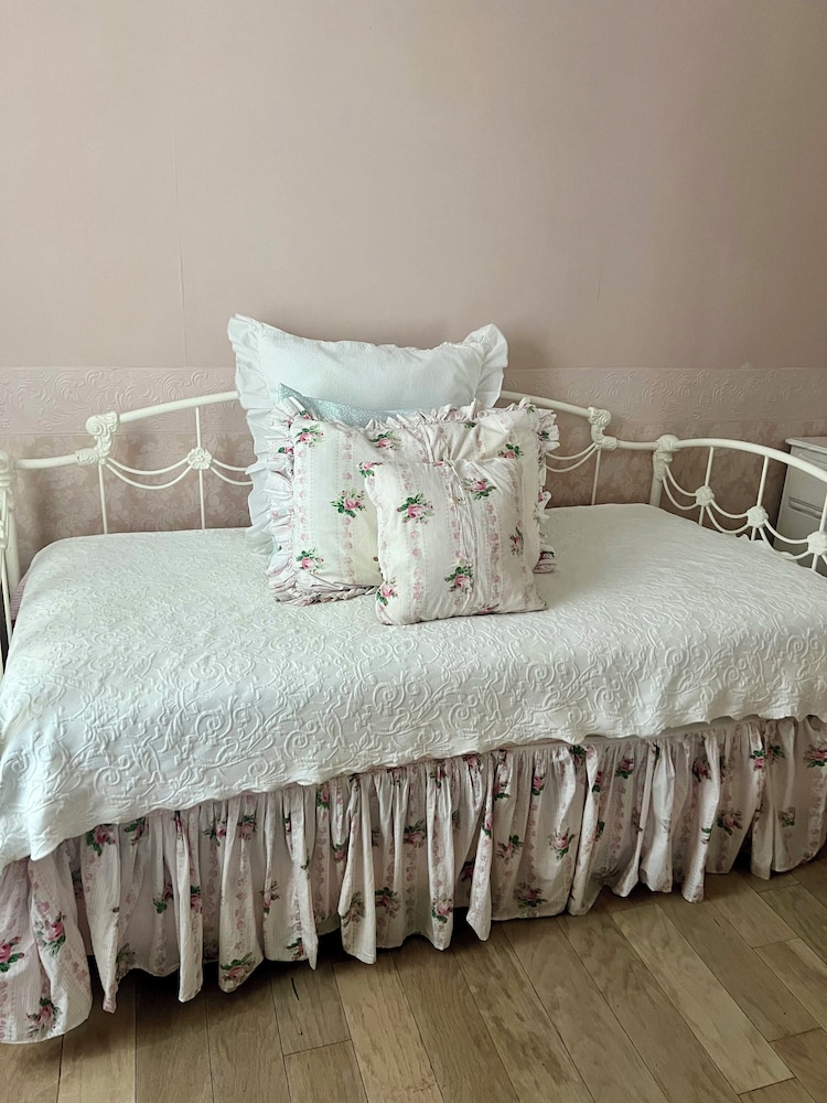 Deluxe Triple Room, Multiple Beds (Guest Room) photo 2