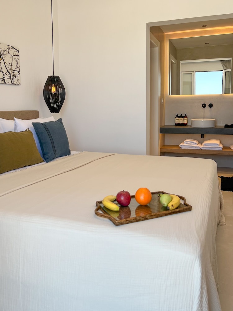 Deluxe Suite, Sea View - Photo 20