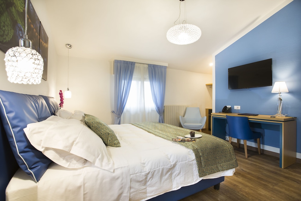 Superior Double or Twin Room - Photo 7