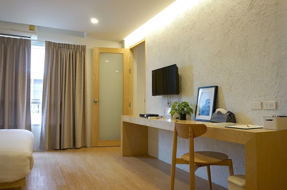Deluxe Room, 1 Bedroom, Private Bathroom, City View photo 3