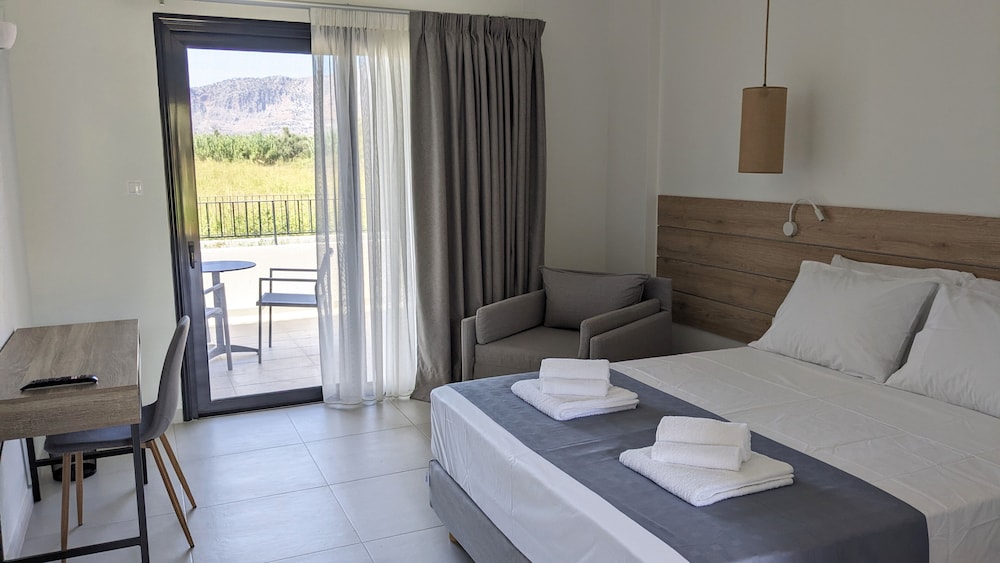 Double Room with Armchair Bed | Garden & Side Sea View photo 2