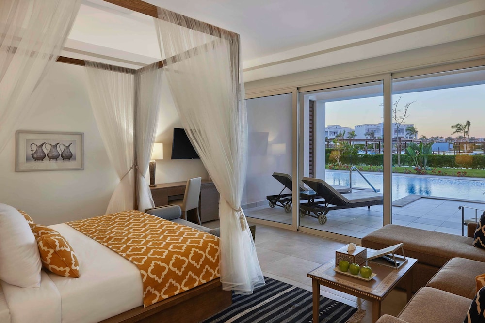 Deluxe Room, 1 Queen Bed (Premium, Swim Up) - Photo 4