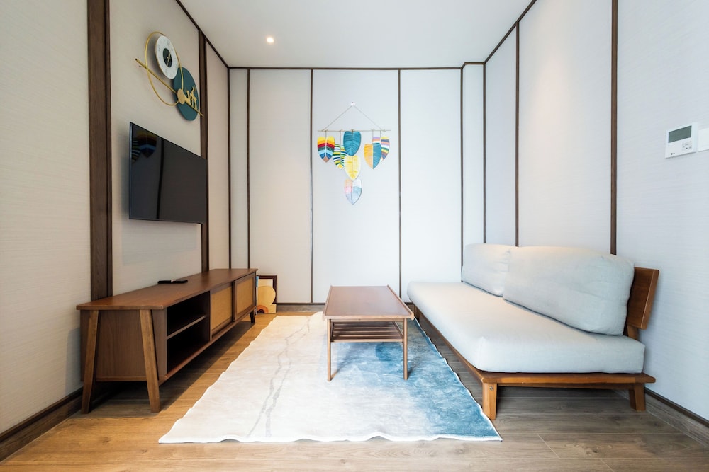 Panoramic Apartment, 2 Bedrooms, Bay View, Sea Facing photo 3