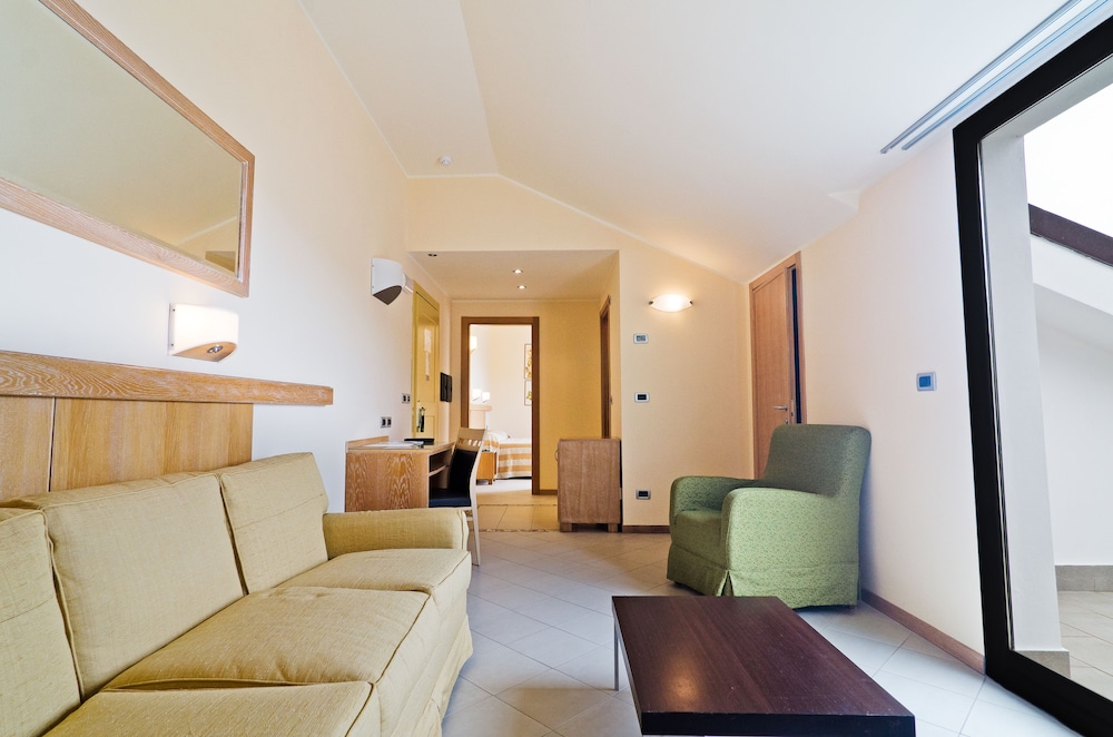 Suite - Photo 1
