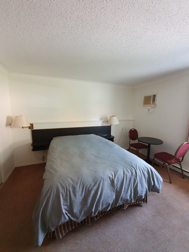Standard Room, 1 Queen Bed, Kitchenette photo 2