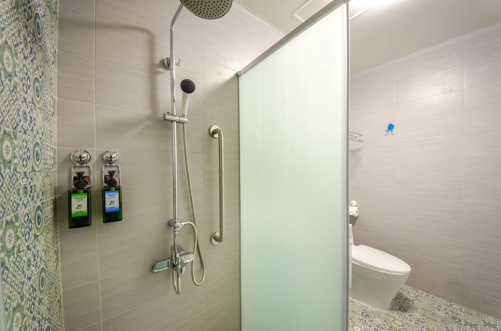 Standard Double Room - Photo 11
