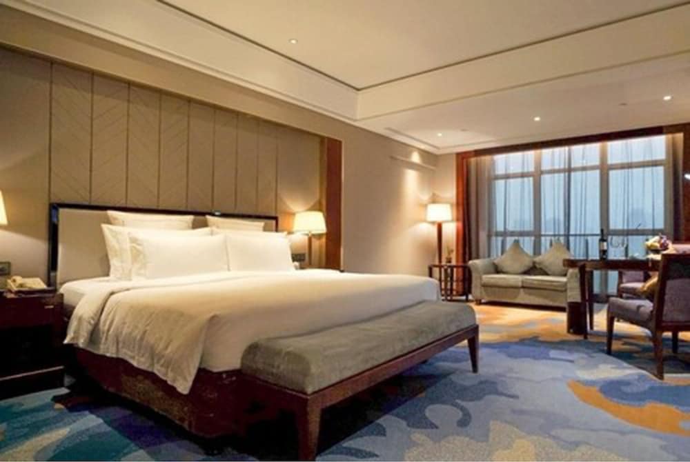 Business Room, 1 King Bed, Non Smoking - Photo 1
