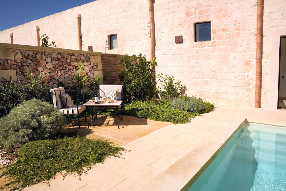 Junior Suite, Private Pool (and Spa Bath) photo 1