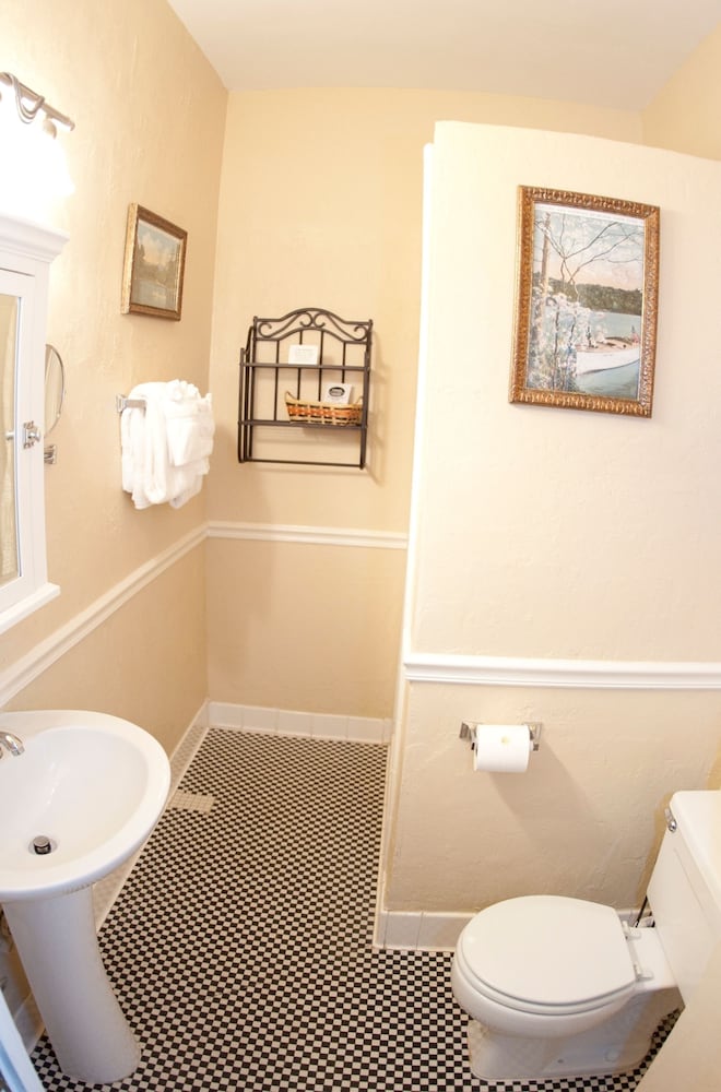 Romantic Suite, Jetted Tub photo 2