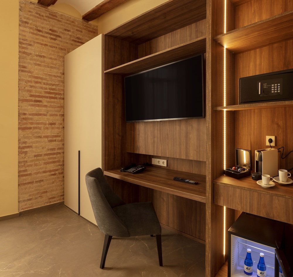 Superior Double Room Single Use thumbnail 5