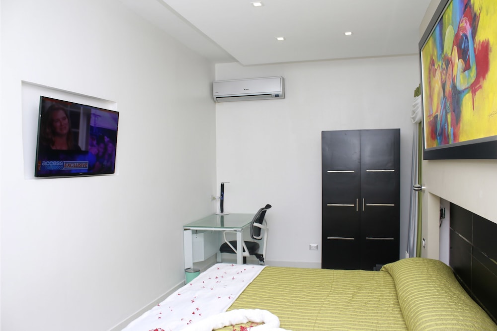 Deluxe Suite, 1 King Bed, Hot Tub