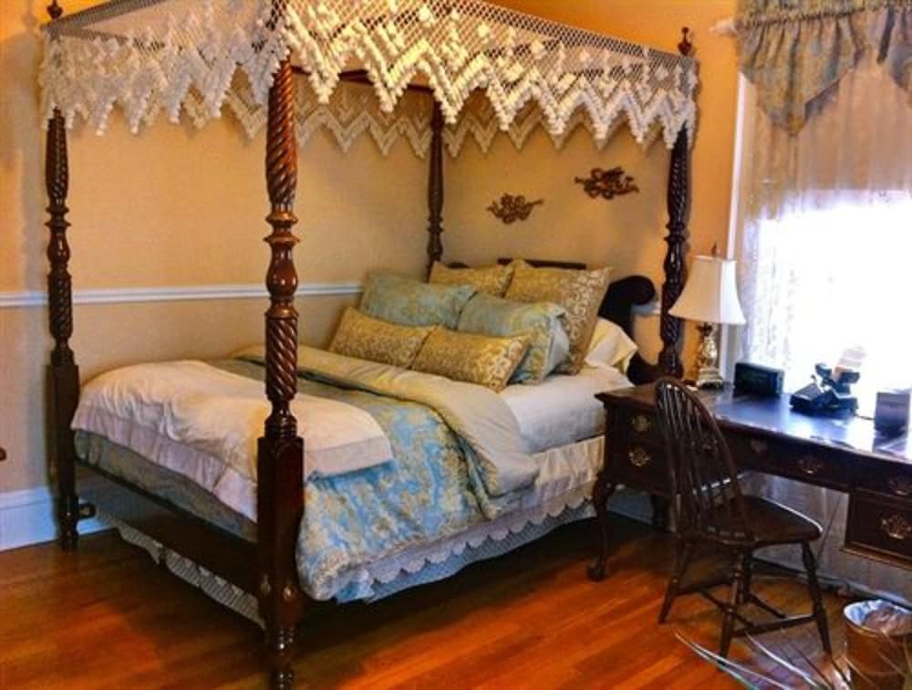 Business Room, 1 Queen Bed, Non Smoking, Detached Private Bathroom
