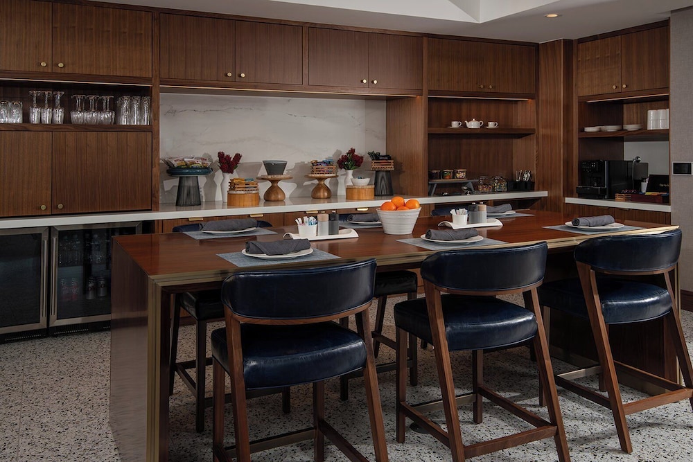 Suite, Mountain View (ADA) - Photo 13