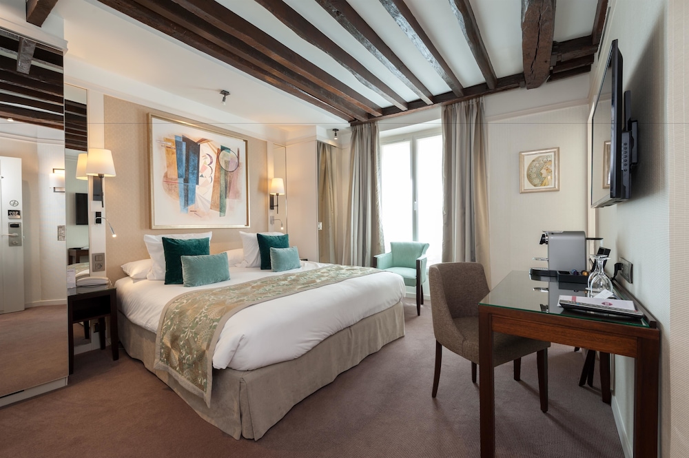Superior Room, 1 Queen Bed (Larger Room) thumbnail 6