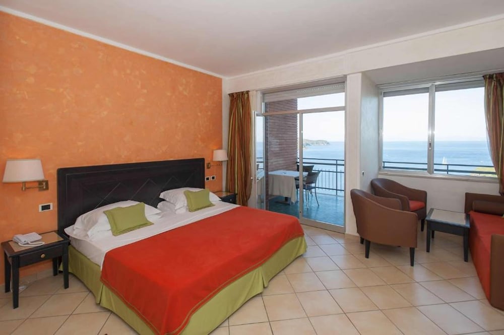 Junior Suite, Sea View (For 3 People) - Photo 2