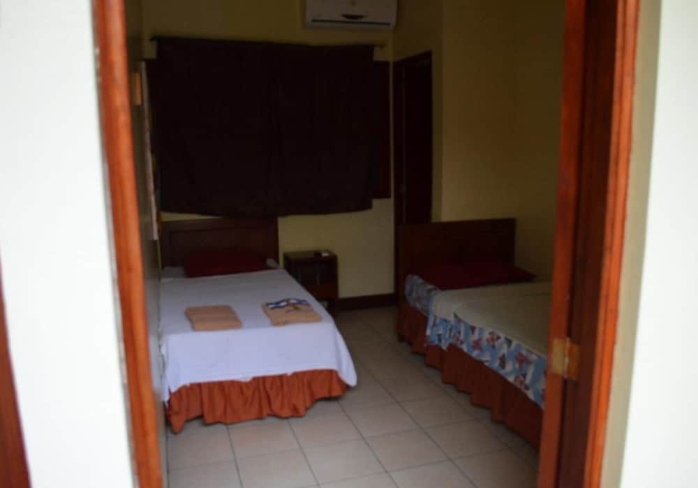 Twin Room - Photo 3