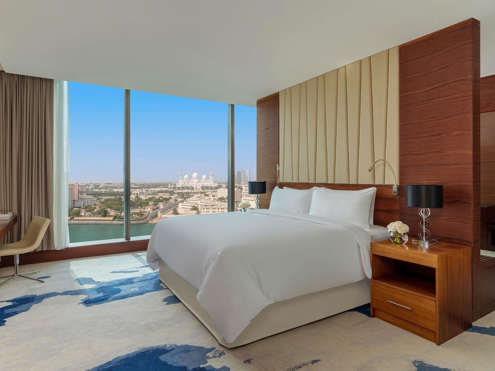 Fairmont Gold Signature Suite photo 3
