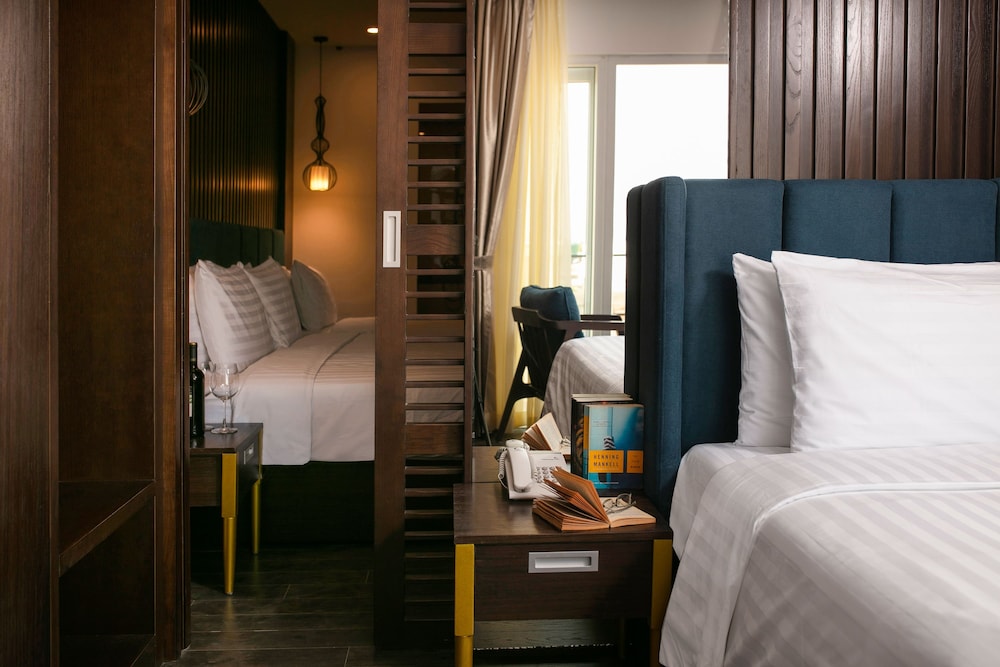 Deluxe Family Suite with Terrace photo 2