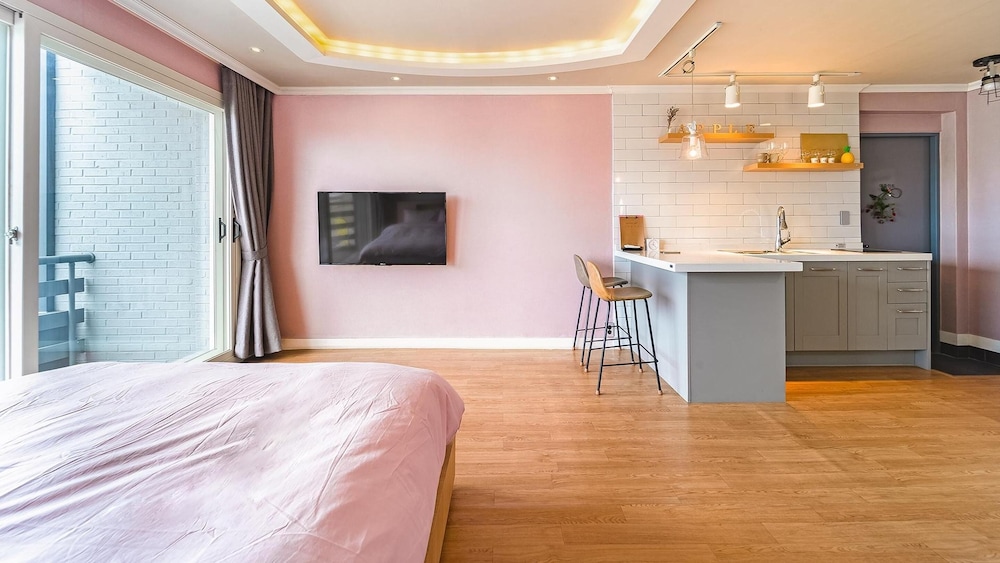 Basic Room, 1 Bedroom (Apple Mint 201 (Ocean View)) photo 2