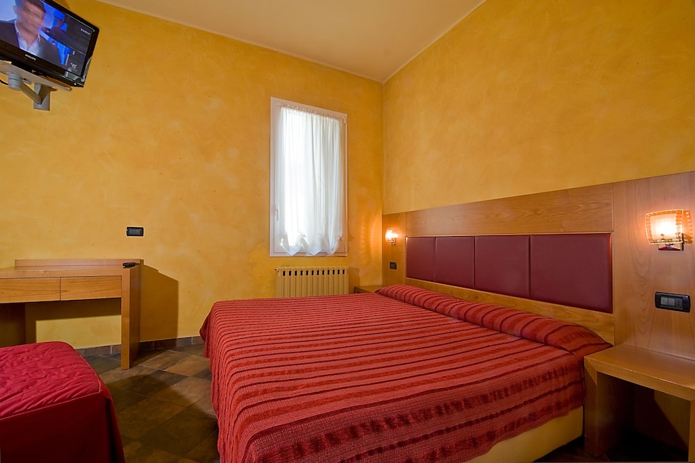 Club Triple Room
