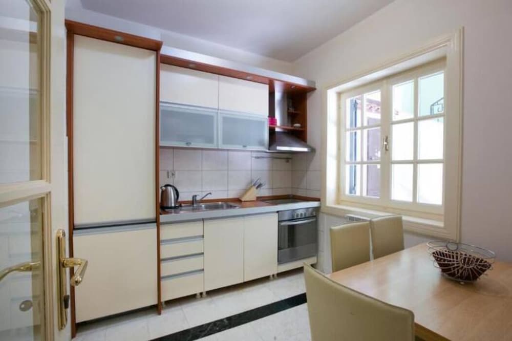 Comfort Apartment, 4 Bedrooms, Partial Sea View photo 3