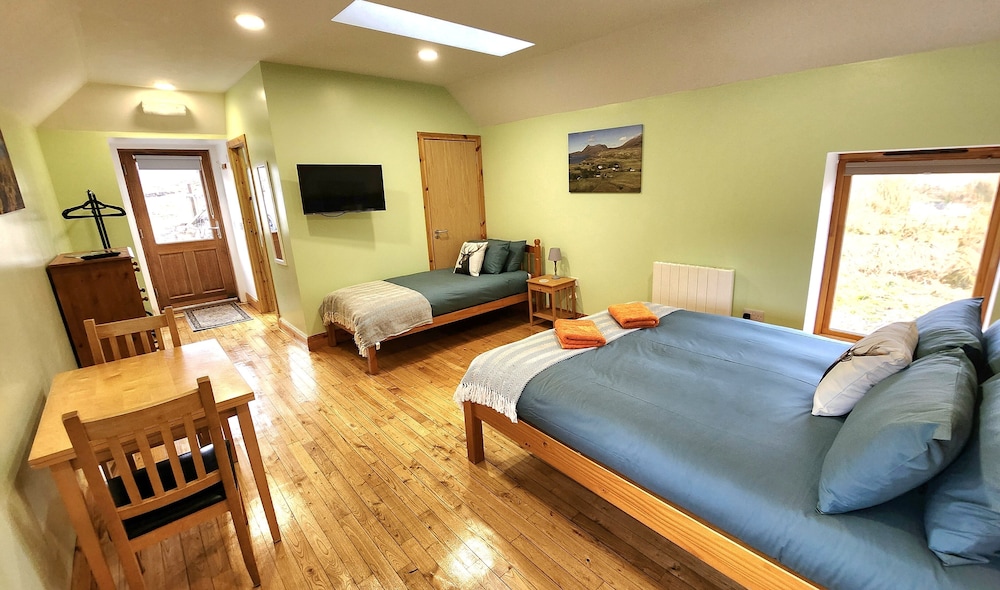 Studio, Multiple Beds, Non Smoking, Hill View