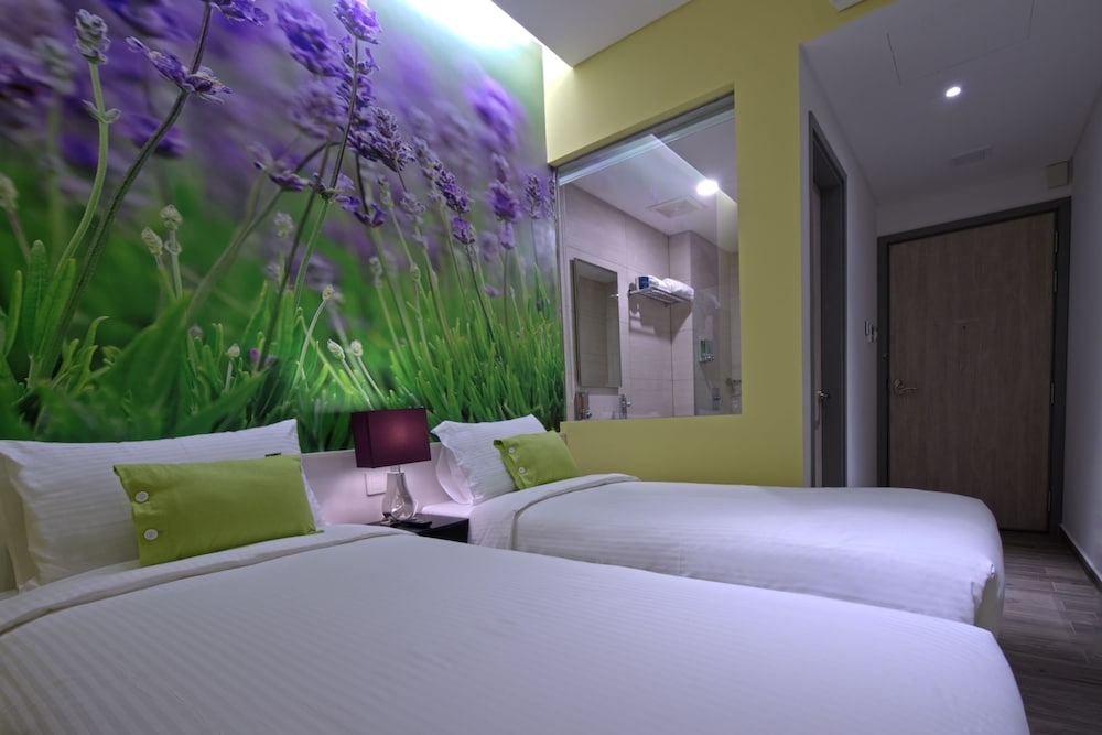 Superior Double Room, No Windows (Gold) photo 2