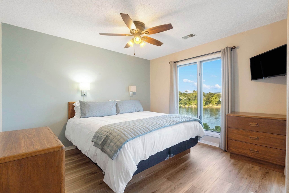 Condo, Multiple Beds, Patio (Enjoy Lakeside Fun Lakeview At Table )