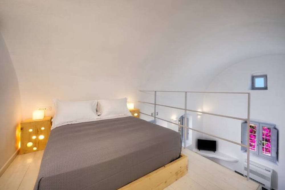 NG Loft with Private Hot Tub