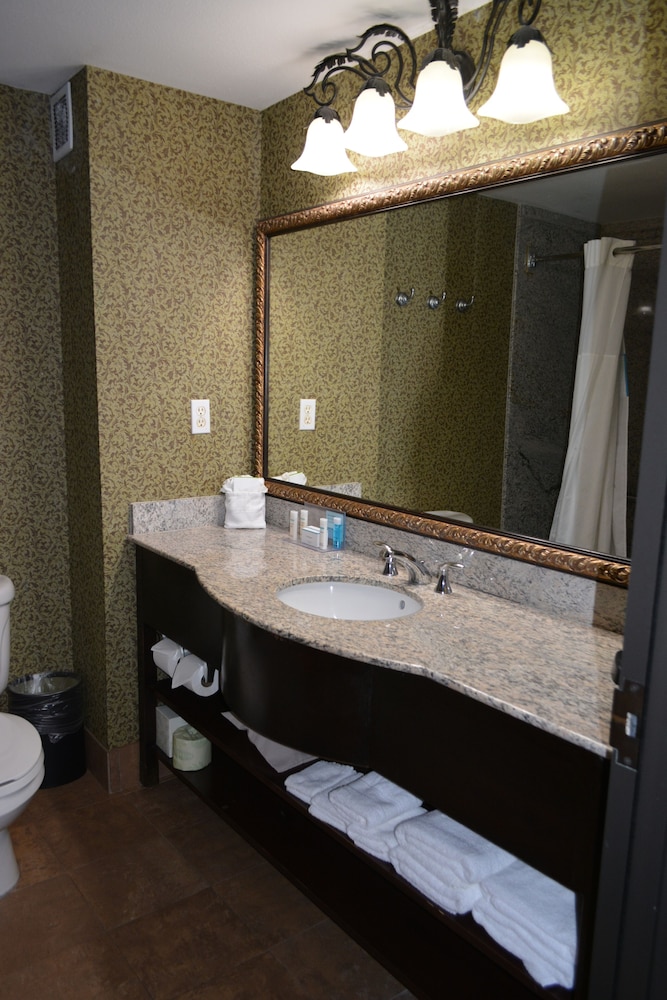 Deluxe Suite, 2 Queen Beds, Non Smoking - Photo 4