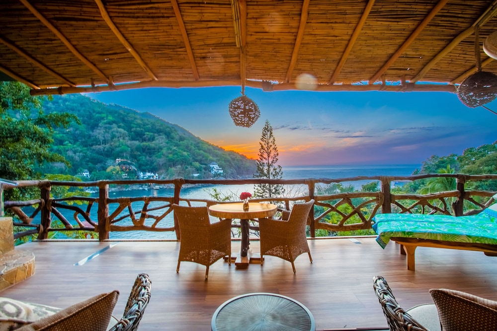 New Tower-macaw Love Nest Ocean View