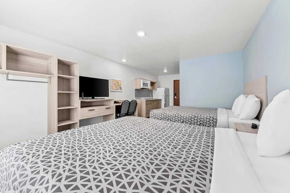 Suite, 2 Queen Beds, Non Smoking photo 3