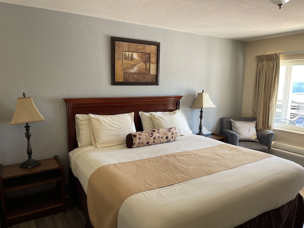 Deluxe Room, 1 King Bed with Sofa bed photo 3