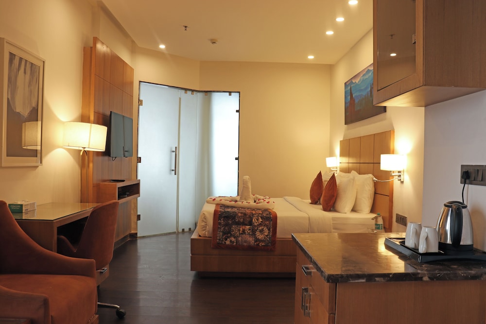 Queen Jacuzzi Suite - Photo 6