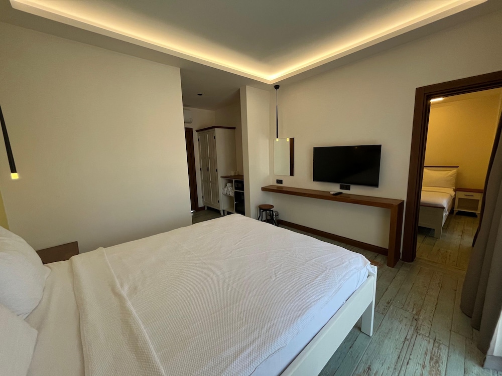 Suite, 2 Bedrooms, Garden View