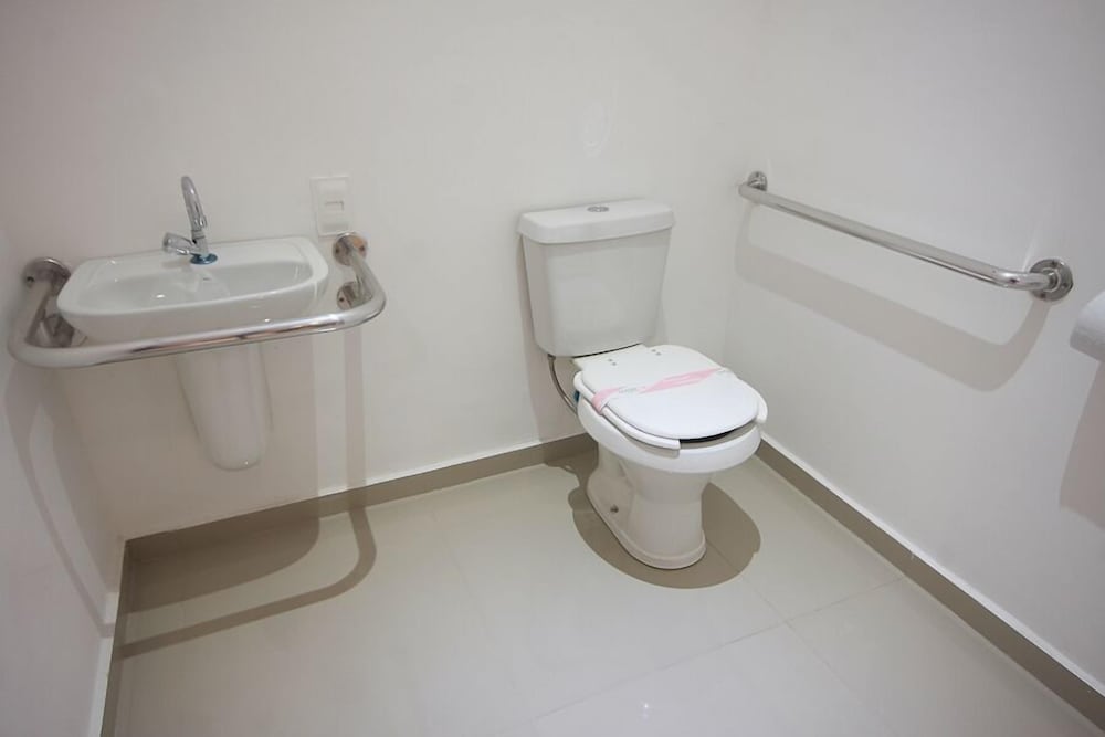 Executive Suite, Accessible, Smoking photo 2