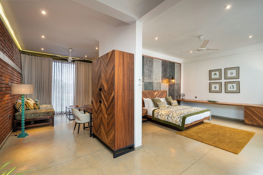 Deluxe King Suite