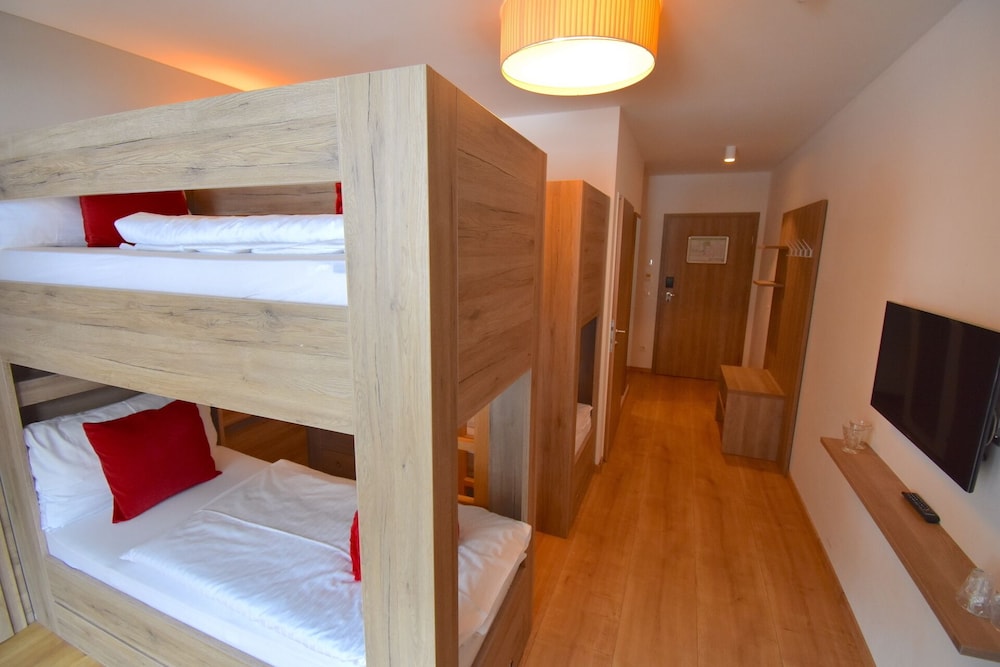 Classic Quadruple Room, Non Smoking photo 2