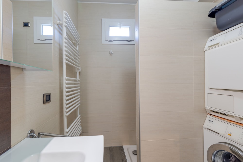 Family Apartment, 2 Bedrooms, Lakeside (Porto Letizia Iris 2)