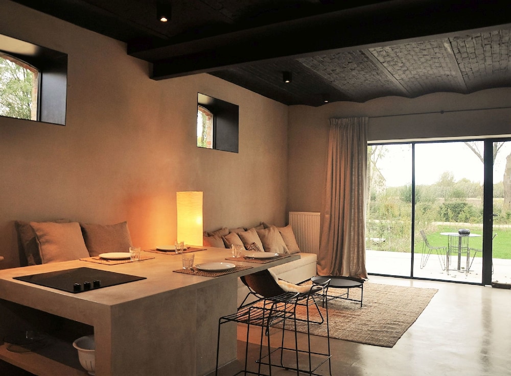 Design Studio, 2 Bedrooms, Refrigerator, Garden View photo 2