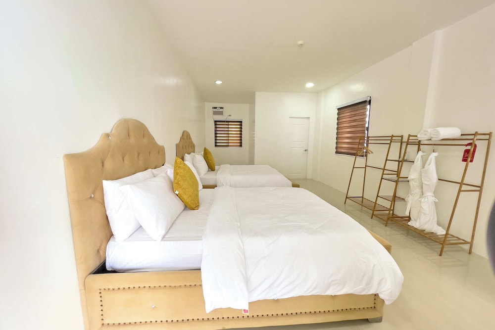 Deluxe Queen Suite