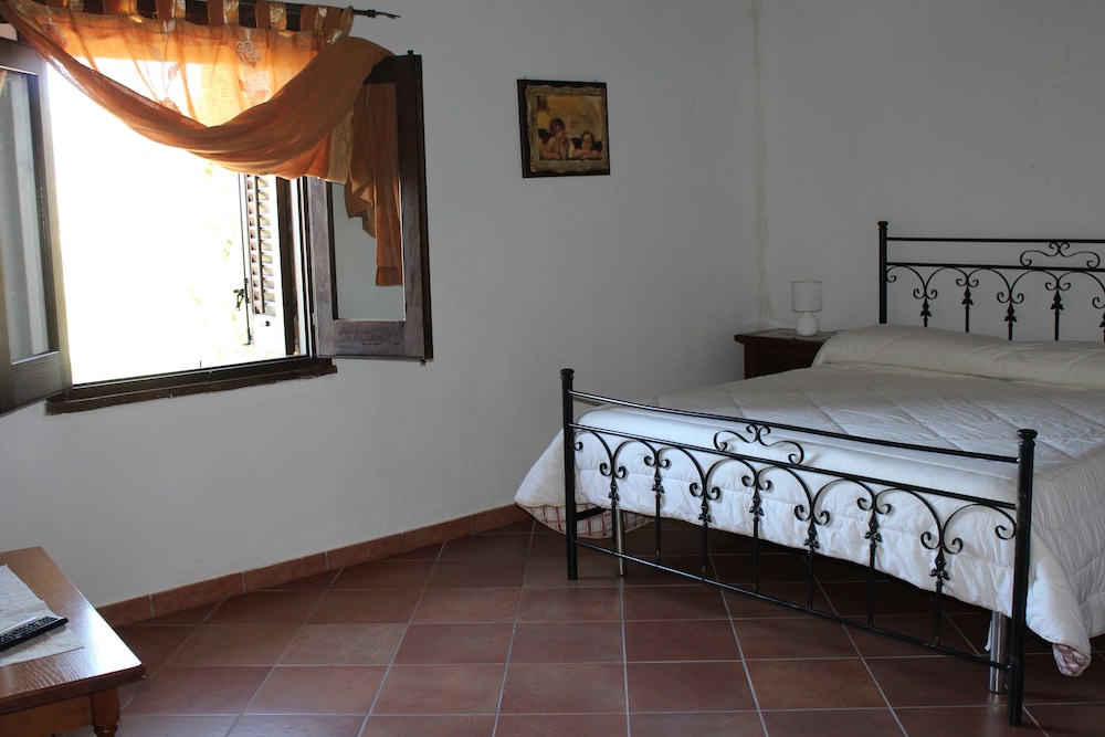 Traditional Quadruple Room photo 2